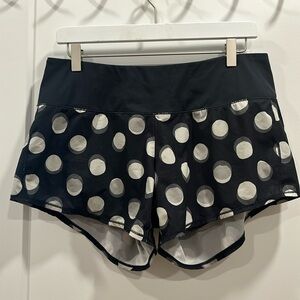 Oiselle Roga Shorts - size 6